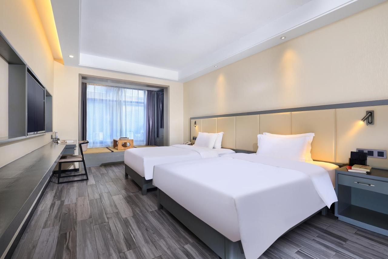 Wing Hotel Guilin - Central Square Exterior photo